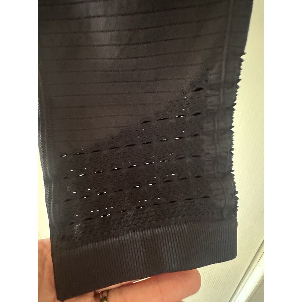 Gymshark Pants Womens Small Black Seamless Capri Leggings Mesh Crop Athletic - Picture 3 of 5